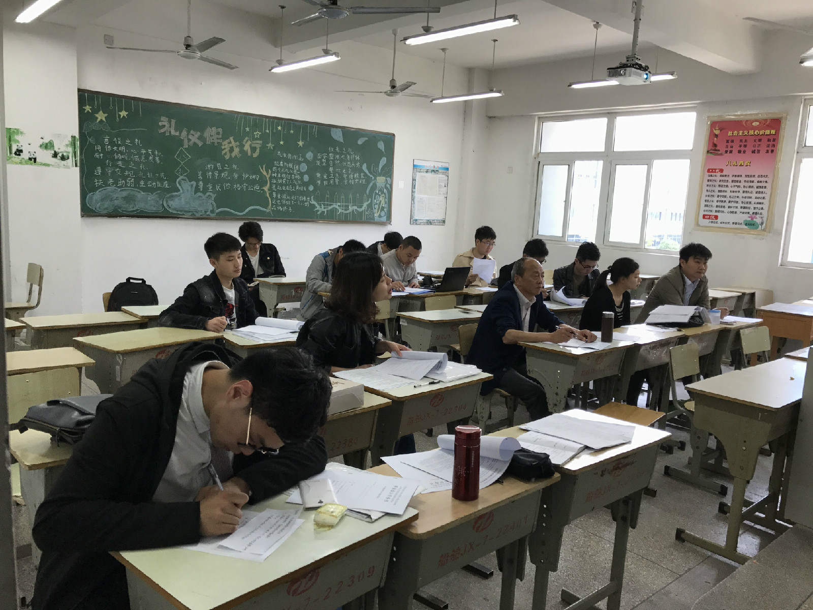 船舶工程系2017届毕业生论文答辩工作圆满结束