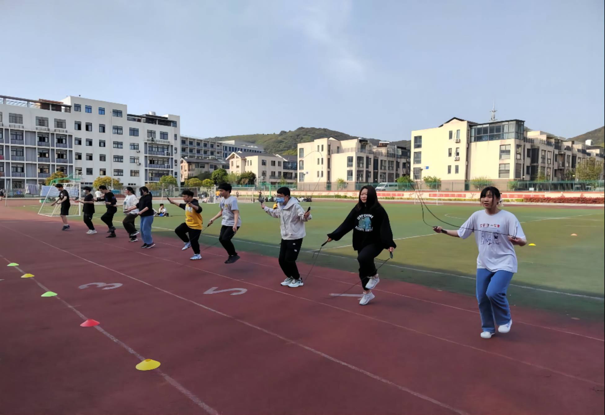 运动“防疫” 丰富学生的课余生活 ---交通工程学院组织跳绳比赛