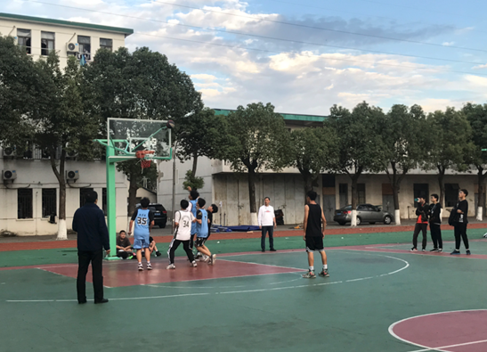 放飞青春,迎篮而上 ----机械工程学院举行“3V3”篮球决赛