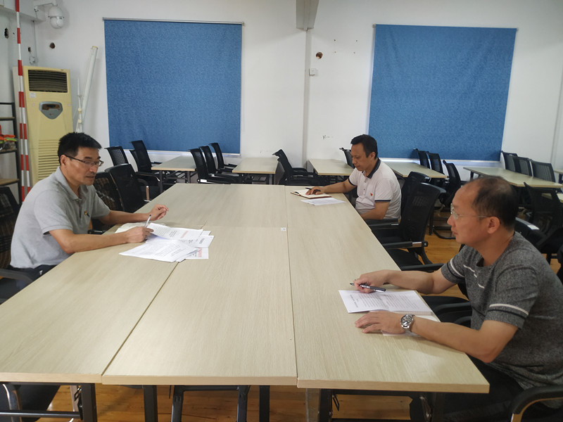 继续教育学院直属党支部 召开以优良作风保证“双胜利”专题组织生活会