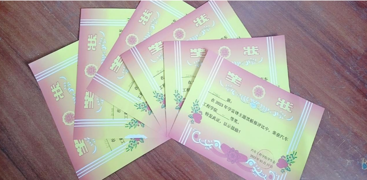 汽车工程学院开展“学雷锋 树新风”黑板报评比活动