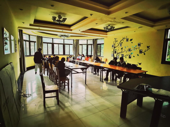 凤凰体育心理健康协会开展“盲人排队”朋辈团辅活动