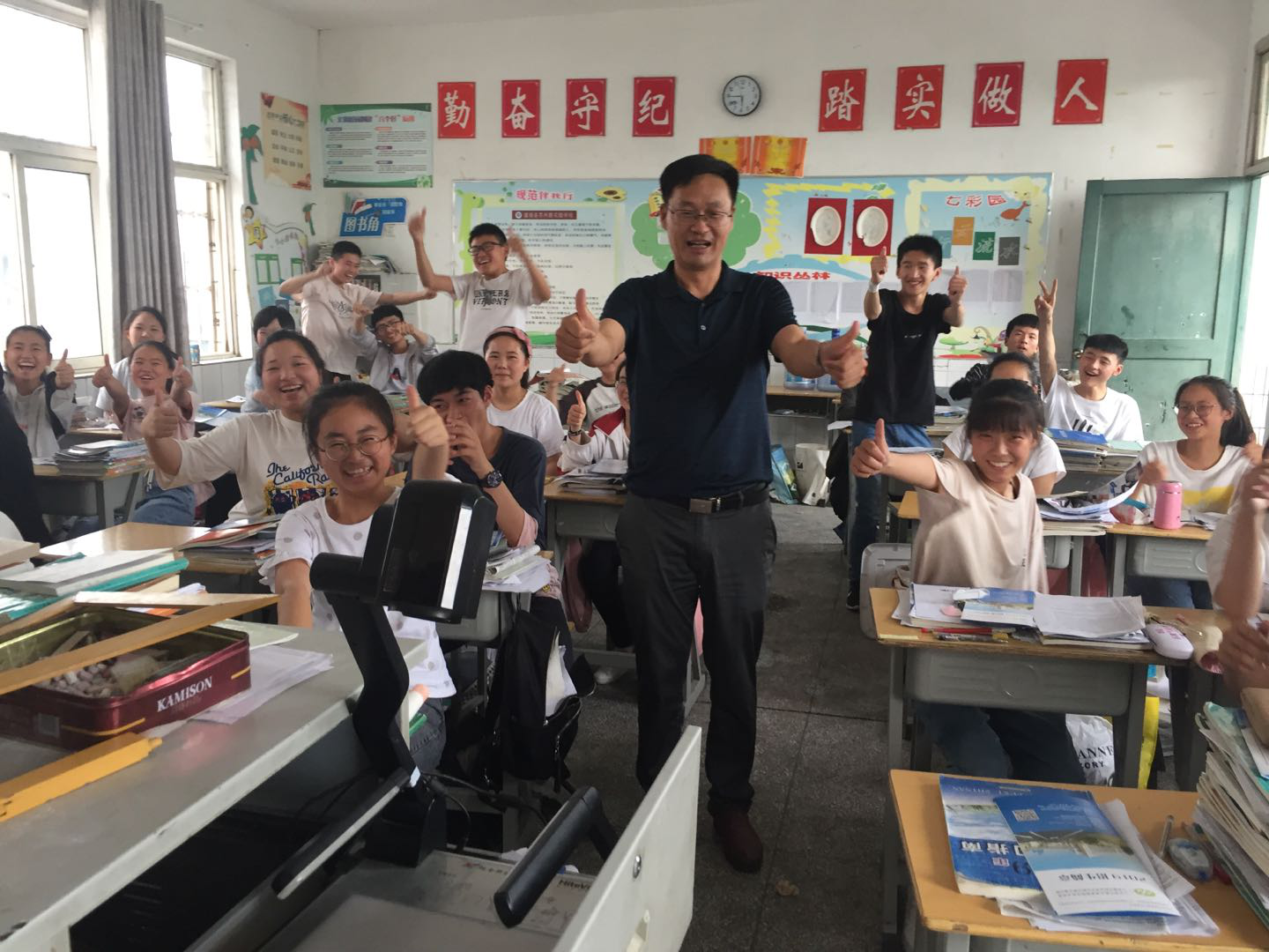 信息管理学院深入初中学校进行招生宣传