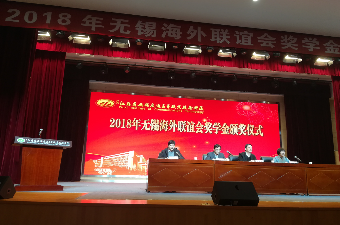 我院施奕涵同学作为学生代表在学校海外联谊奖学金颁奖仪式上发言