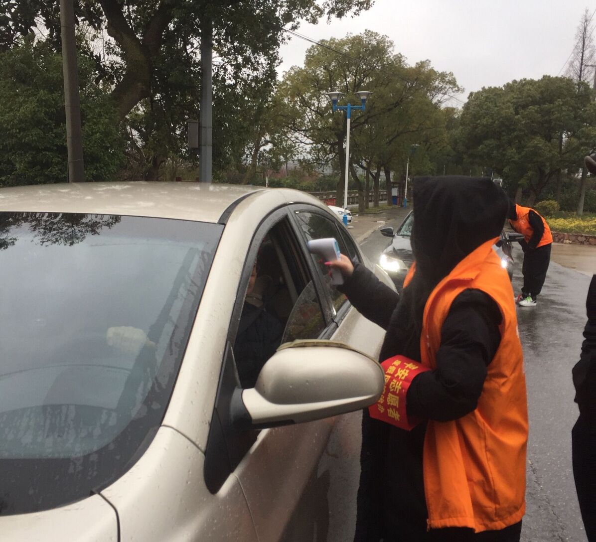 1583552518554091013.jpg 测体温.jpg