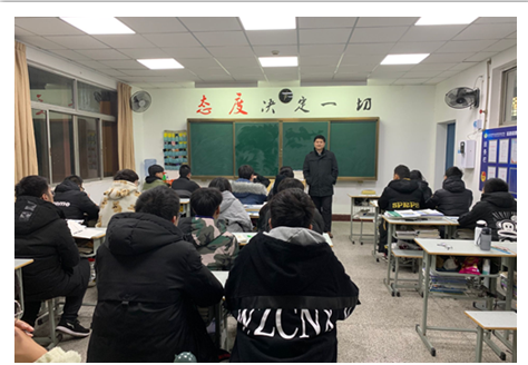 副校长邢勇深入班级开展思想政治教育工作