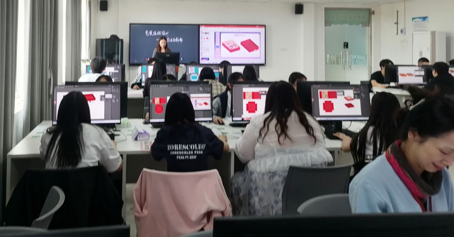 信息管理学院青年教师王明轩开设校级公开课