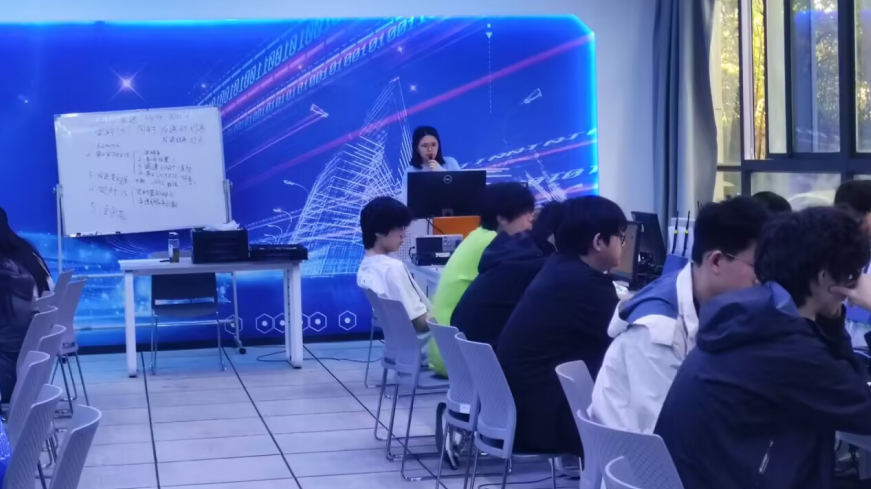 信息管理学院举行院级公开课活动