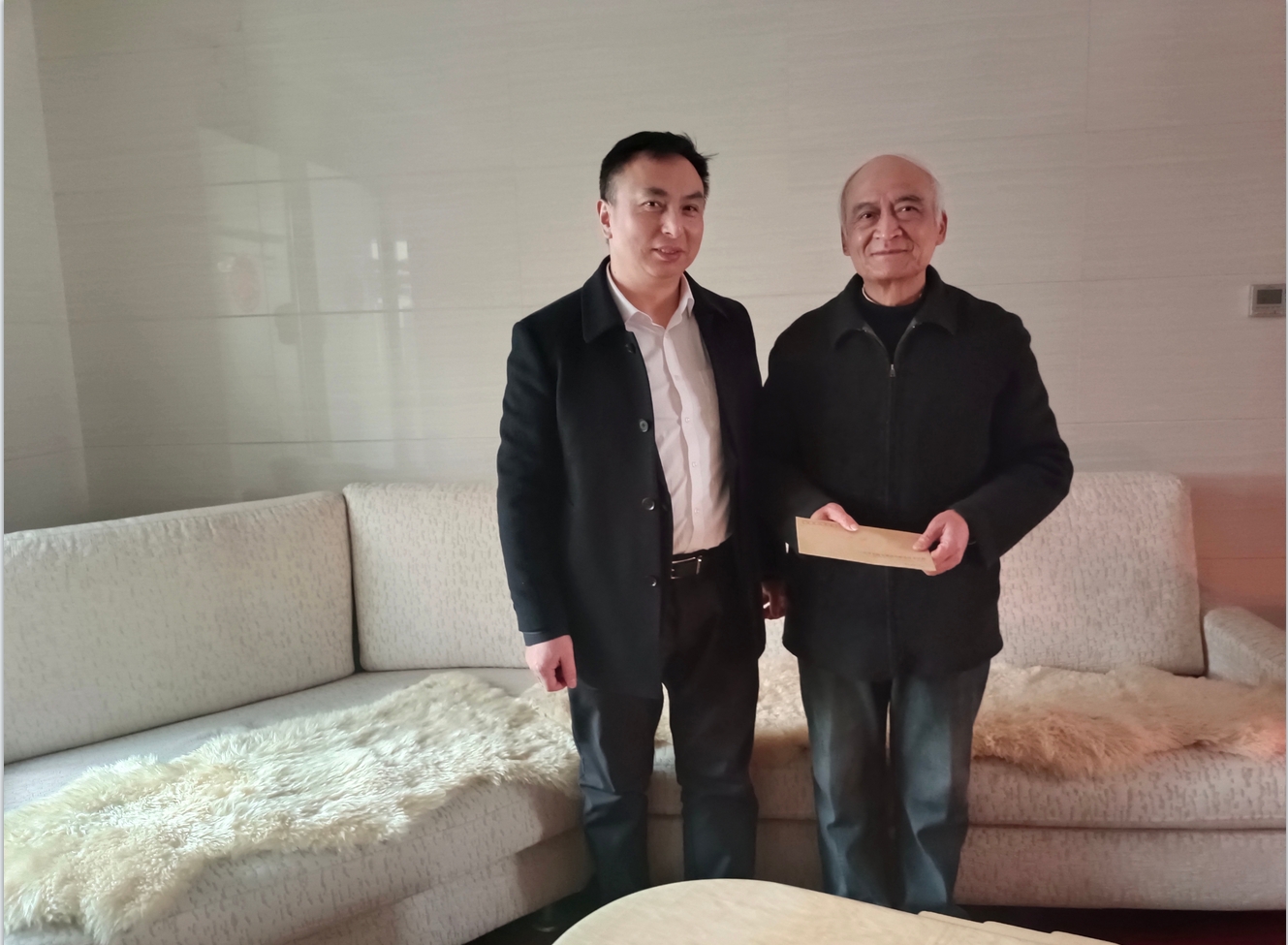 春节慰问暖桑榆，年韵浓时情亦浓 ——学校组织开展春节走访慰问活动